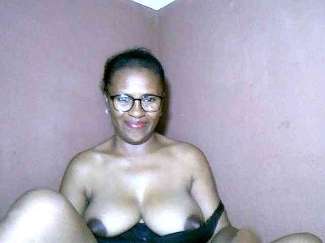 Nirinah2710 webcam
