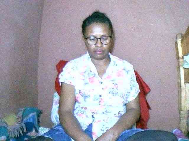 Nirinah2710 webcam