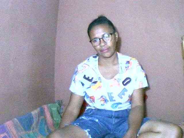 Nirinah2710 webcam