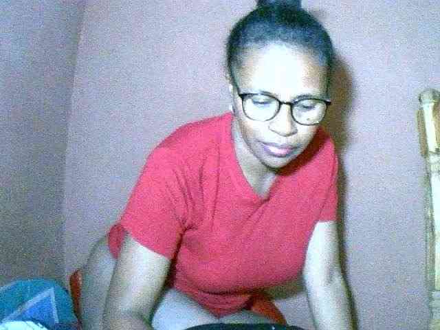 Nirinah2710 webcam