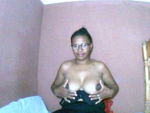 Nirinah2710 webcam