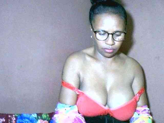 Nirinah2710 webcam