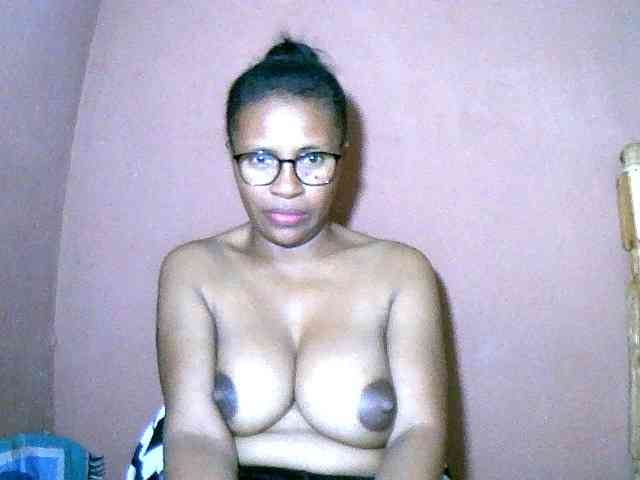 Nirinah2710 webcam