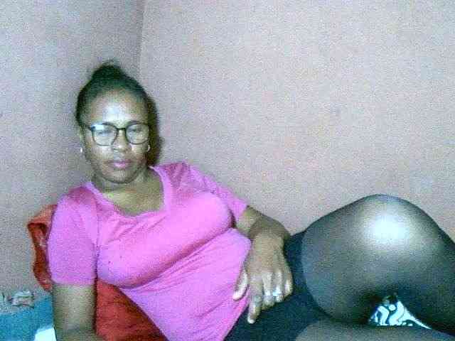 Nirinah2710 webcam