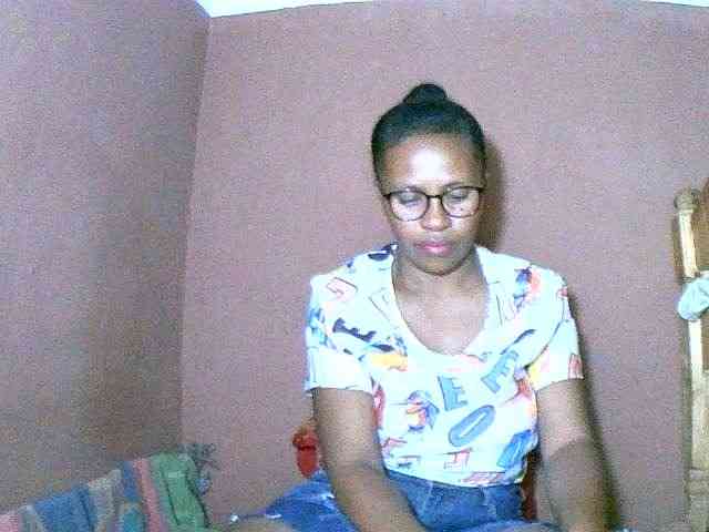Nirinah2710 webcam