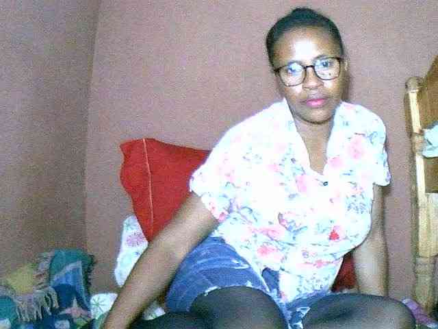 Nirinah2710 webcam