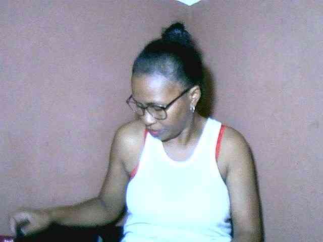 Nirinah2710 webcam