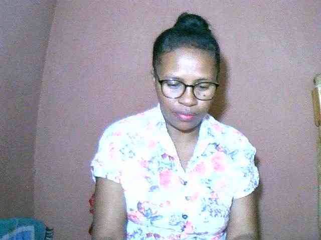 Nirinah2710 webcam
