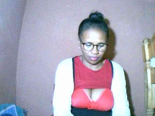 Nirinah2710 webcam