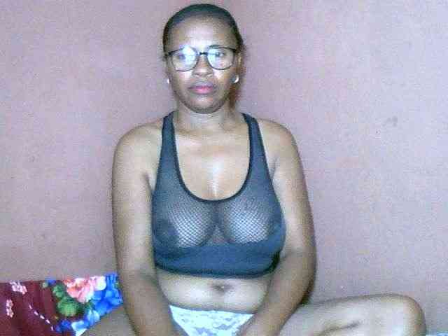 Nirinah2710 webcam