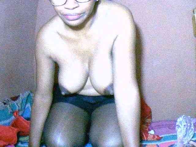 chat on live Nirinah2710