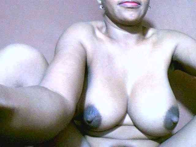 Nirinah2710 webcam