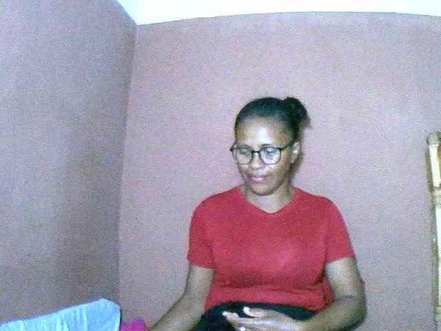 Nirinah2710 webcam