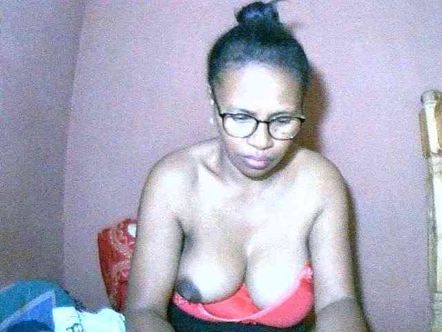 Nirinah2710 webcam