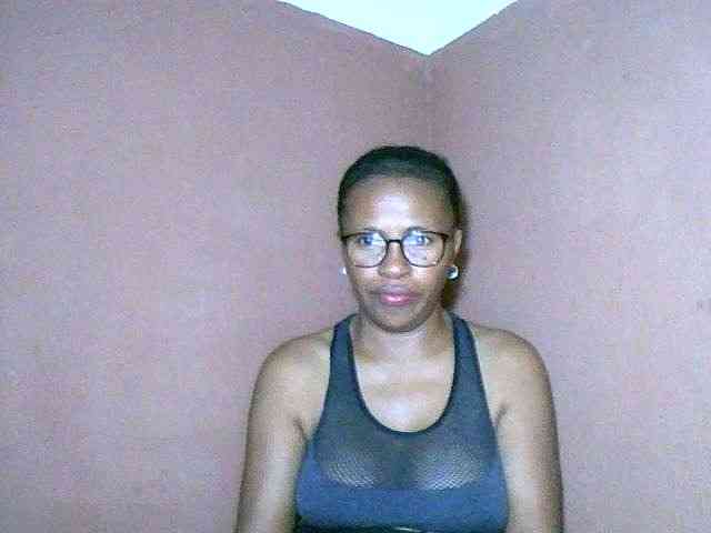 Nirinah2710 webcam
