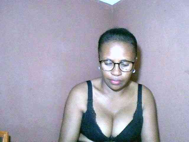 Nirinah2710 webcam