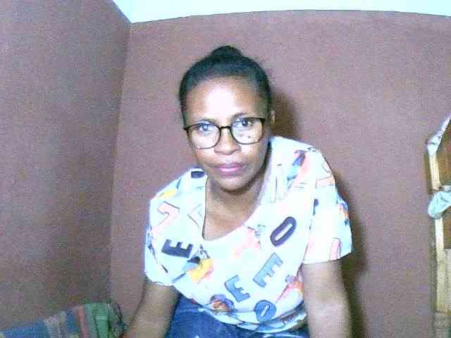 Nirinah2710 webcam
