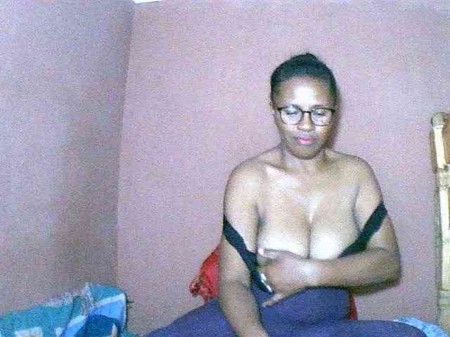 Nirinah2710 webcam