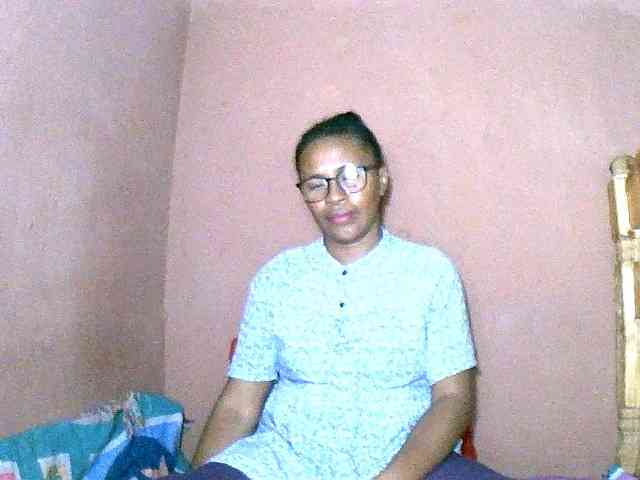 Nirinah2710 webcam