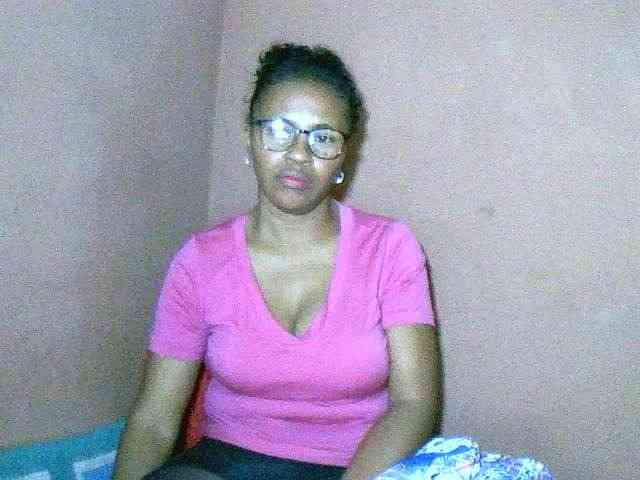 Nirinah2710 webcam