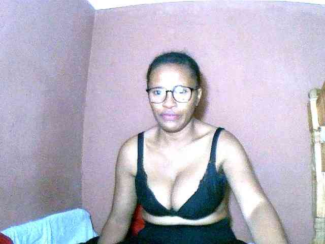 Nirinah2710 webcam