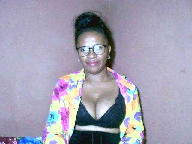 Nirinah2710 webcam