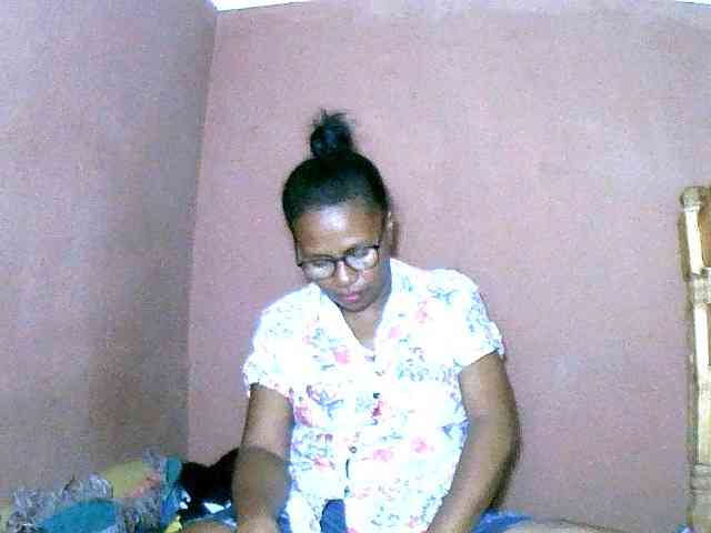 Nirinah2710 webcam