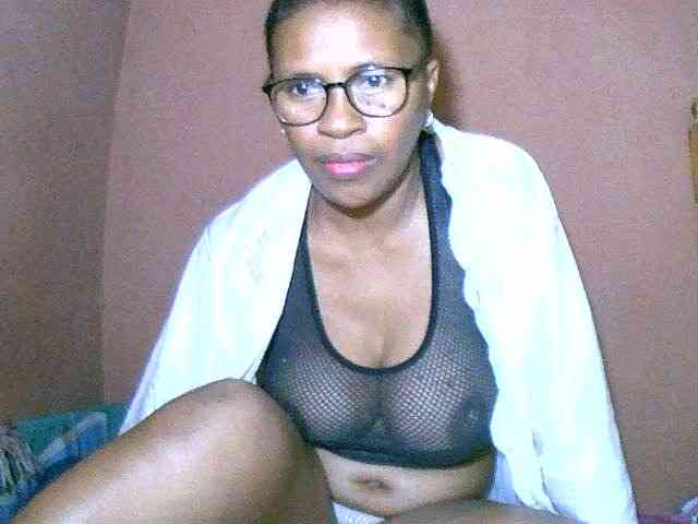 Nirinah2710 webcam