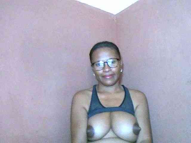Nirinah2710 webcam