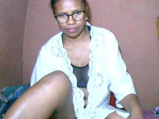 Nirinah2710 webcam
