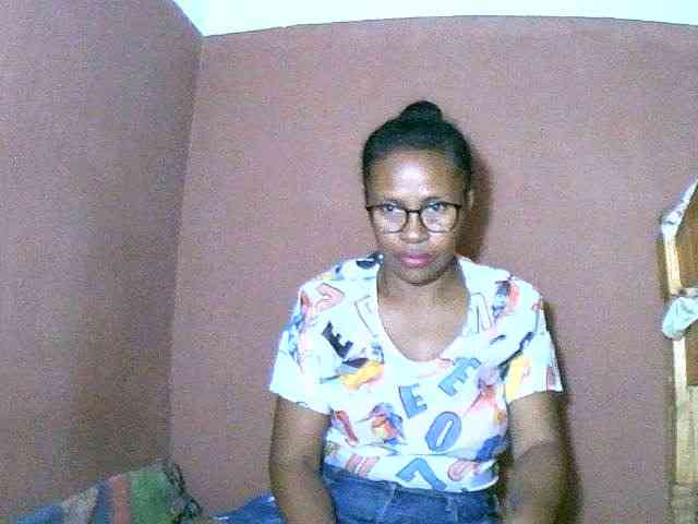 Nirinah2710 webcam