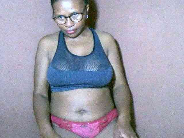 Nirinah2710 webcam