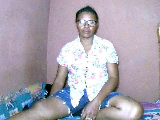 Nirinah2710 webcam