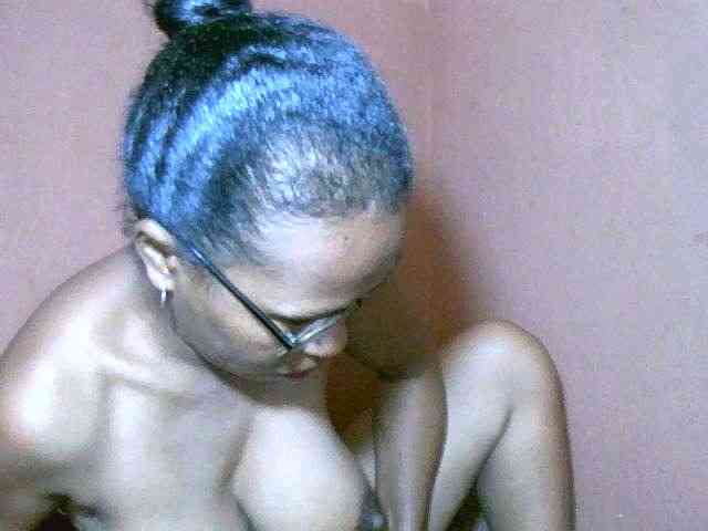 Nirinah2710 webcam