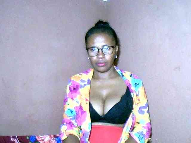 Nirinah2710 webcam