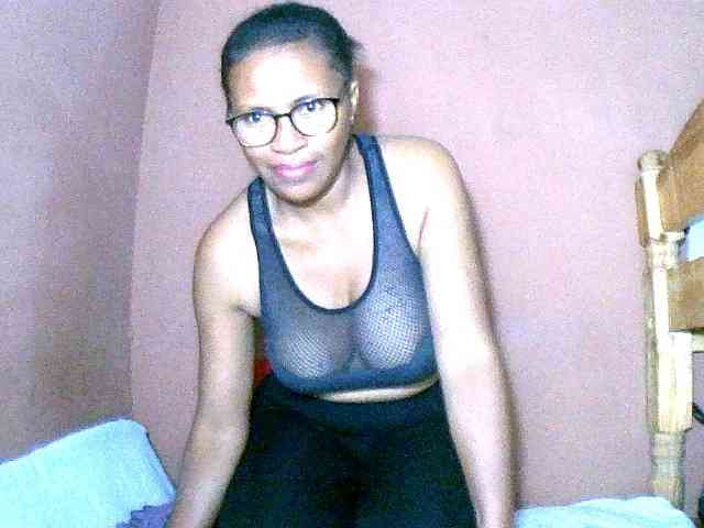Nirinah2710 webcam