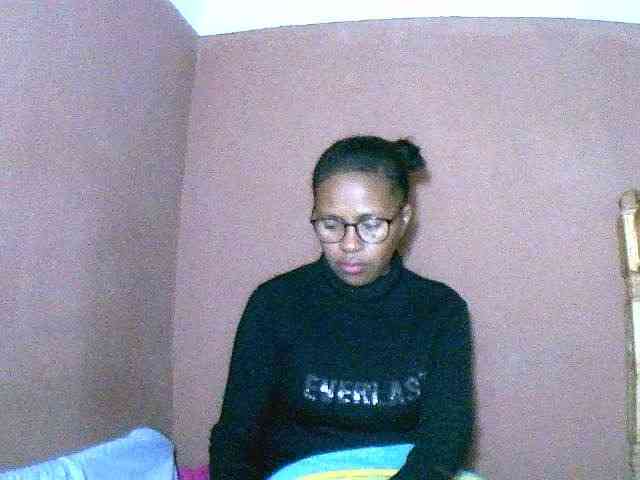Nirinah2710 webcam