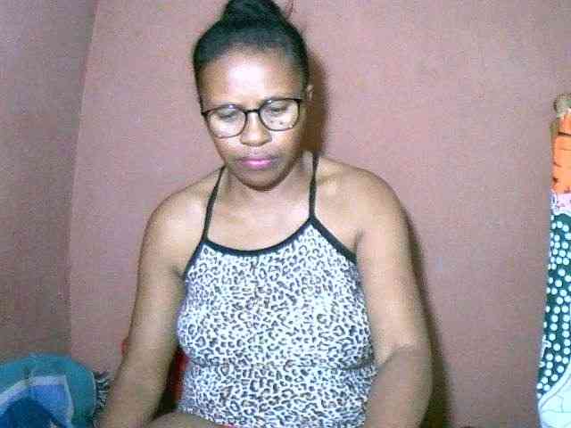 Nirinah2710 webcam