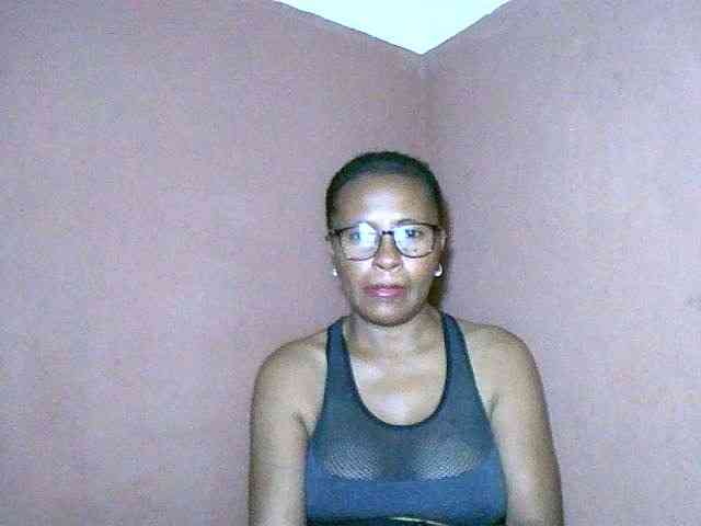Nirinah2710 webcam