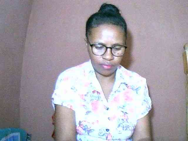 Nirinah2710 webcam