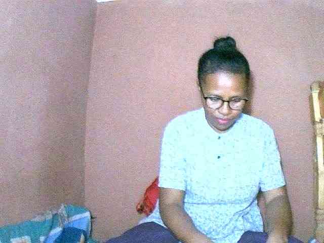 Nirinah2710 webcam