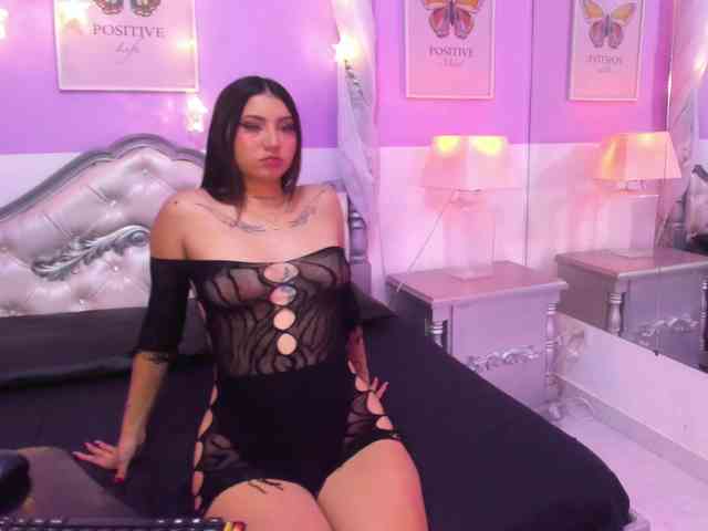 MadyWatson webcam