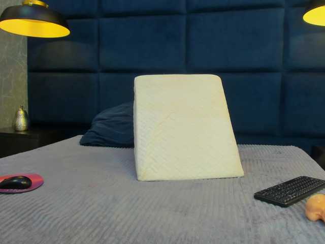 AteneaRoldan's BongaCams show and profile