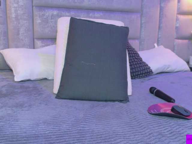 AteneaRoldan's BongaCams show and profile