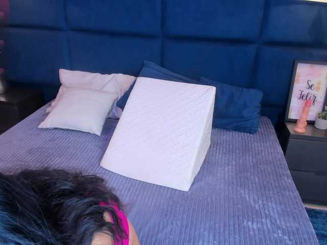 AteneaRoldan's BongaCams show and profile