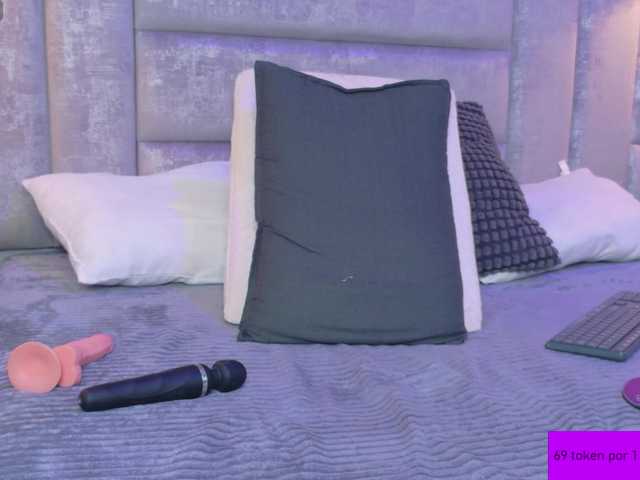 AteneaRoldan's BongaCams show and profile