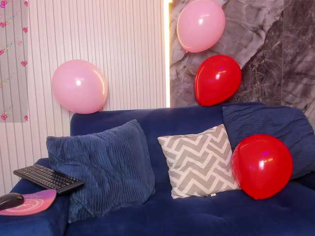 AteneaRoldan's BongaCams show and profile