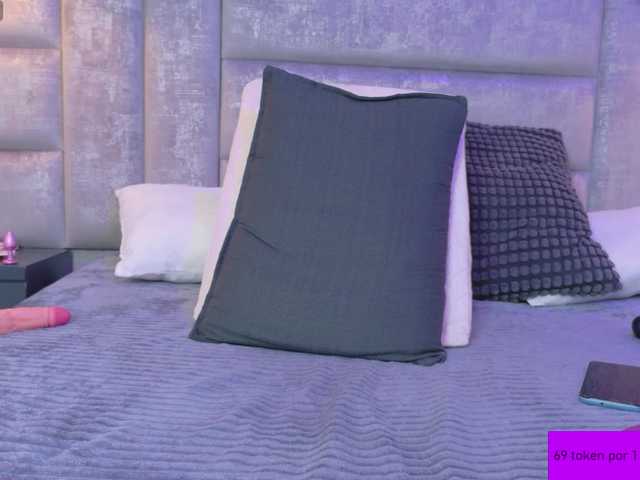 AteneaRoldan's BongaCams show and profile