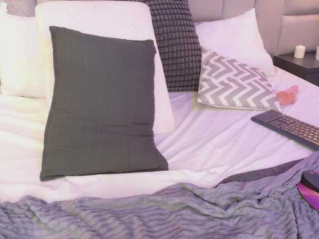 AteneaRoldan's BongaCams show and profile