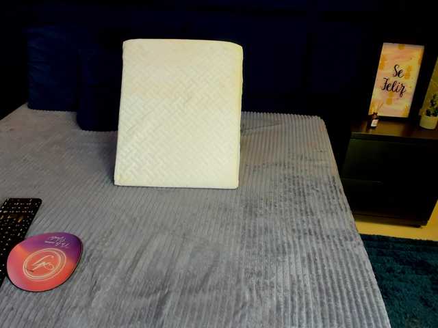 AteneaRoldan's BongaCams show and profile